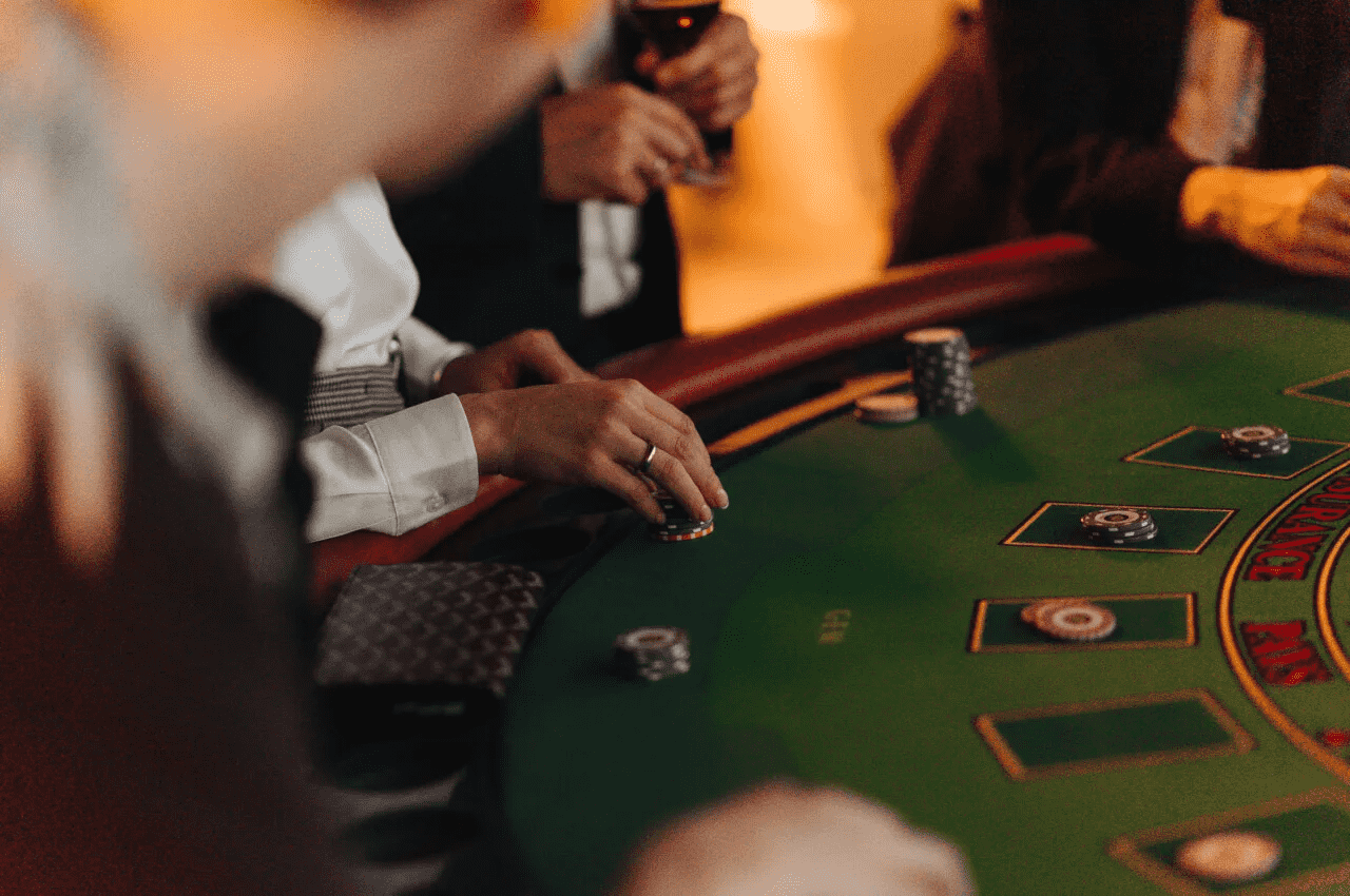 A Psicologia do Jogo: Desvendando o Comportamento e os Riscos nos Cassinos - 3